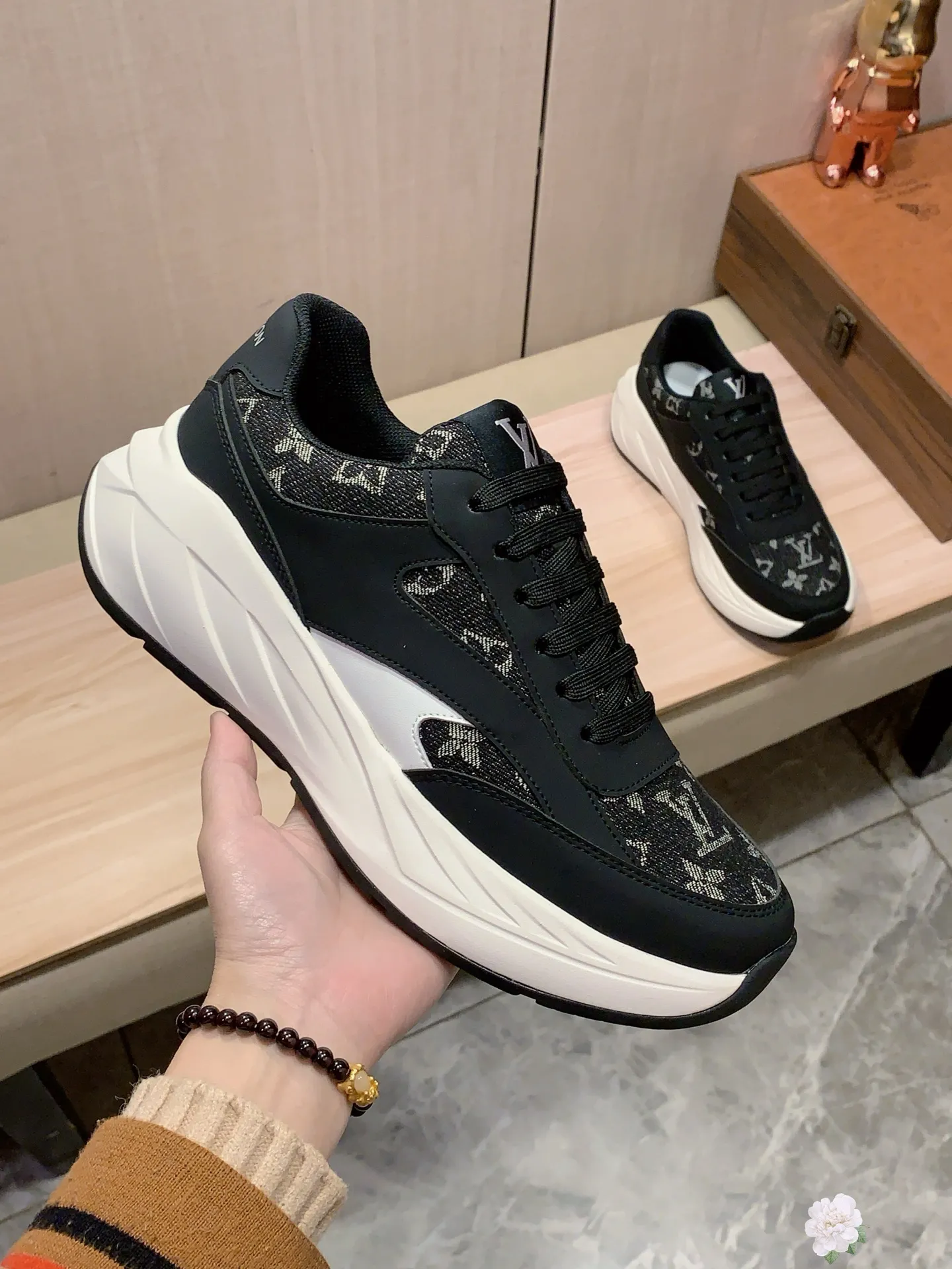 Men's Men's Shoes 💰460💰💰🎩🎩[Lightning][Lightning] "Lv*" The latest and most popular casual shoes, top brands [Seduce] Luxury ~ Purchasing Agency, Top ~ Quality. [Strong] The upper is made of imported breathable cowhide with material ➕ breathable sheepskin feet (•) and fine workmanship. The original stylish and stylish soft rubber wear-resistant and non-slip outsole is light and comfortable on the feet. The real thing looks better when photographed. 305: code: 38-44, 2️⃣ colors selected